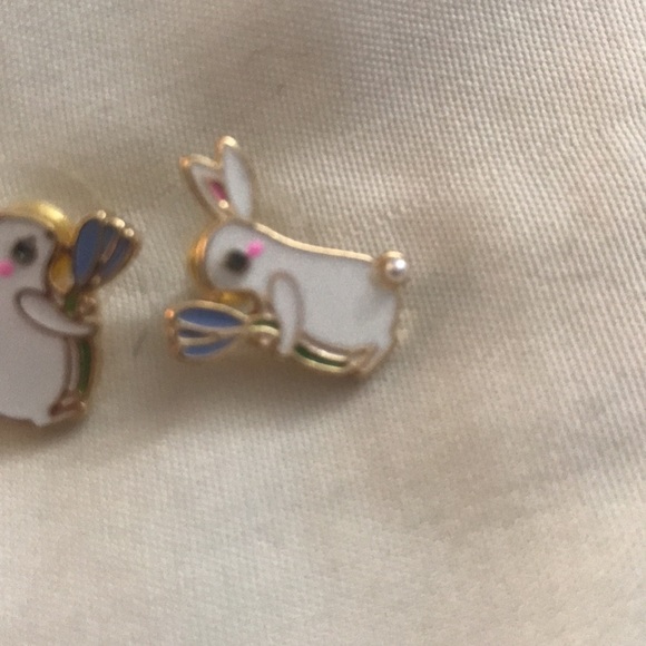 🌸NEW🌸 Lauren Conrad Bunny Flower Pearl Tail Earrings - Picture 5 of 12